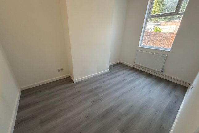 39, Shale Street, Wolverhampton photo 3