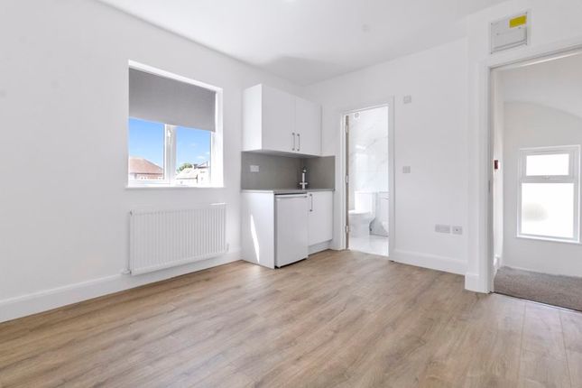 Thumbnail Property to rent in Dover Road, London