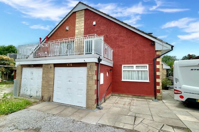 174, Block Lane, Chadderton, Oldham photo 4
