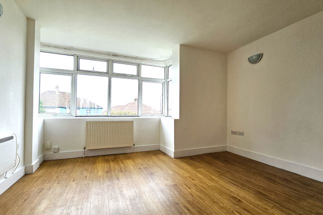Flat 2, 111 South Norwood Hill, London photo 3