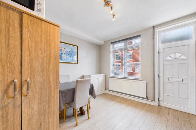 *AD ONLY* 34 Moat Road, Leicester photo 4