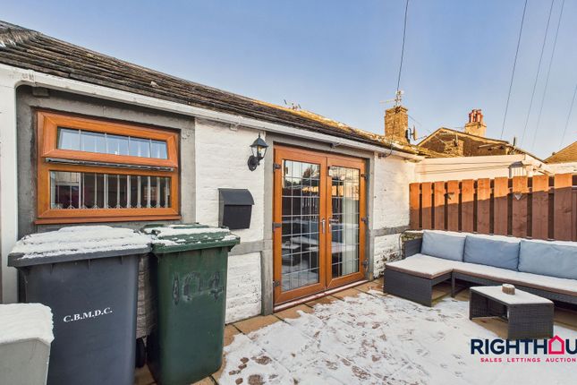 104 Old Road, Bradford photo 2