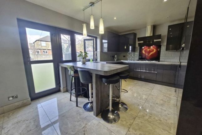 23 Fitzroy Avenue, Luton photo 3
