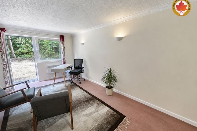61 Homebeech House, Woking photo 2