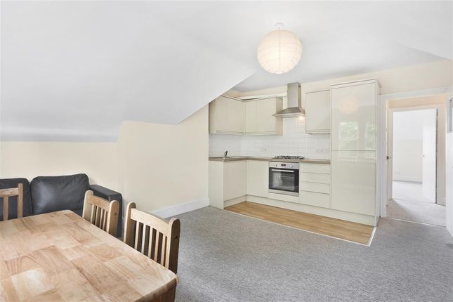 Flat to rent in Mount View Road, London