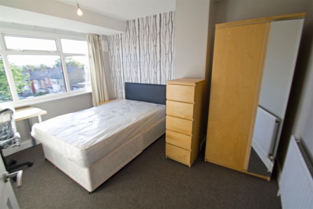 Chestnut Grove, Leeds photo 5