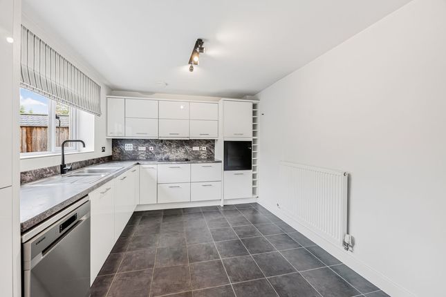 9, Armstrong Road, Cheltenham photo 2