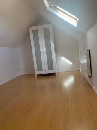 Briar Close, London photo 4