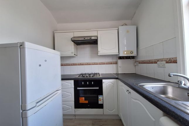 Flat 2, 162, Dysons Road, London photo 3