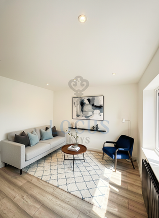 6, Northumberland Crescent, London photo 3
