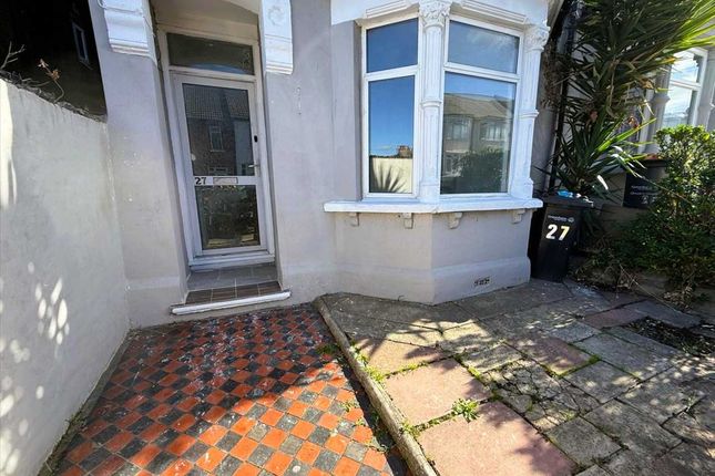 Pier Road, Northfleet photo 3
