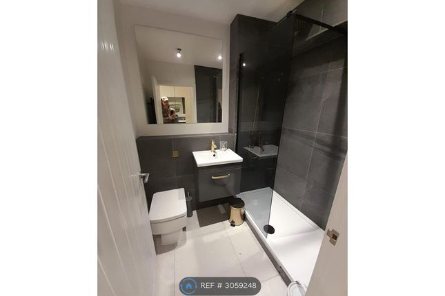 Flat, Beechcroft Court Liskeard Gardens, Blackheath, London photo 4