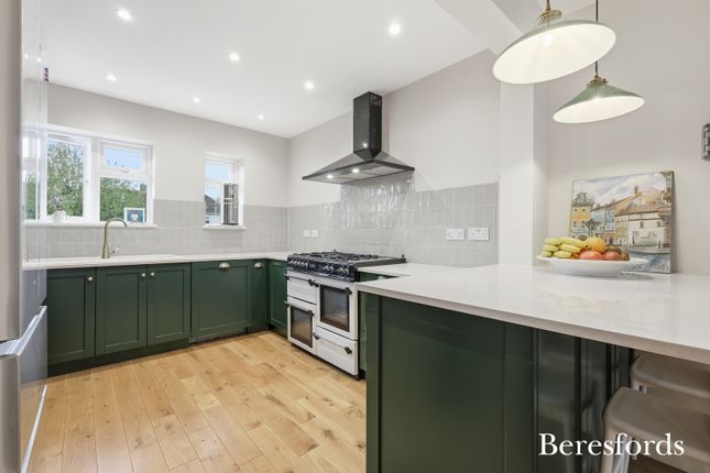 191, Roseberry Gardens, Upminster photo 3