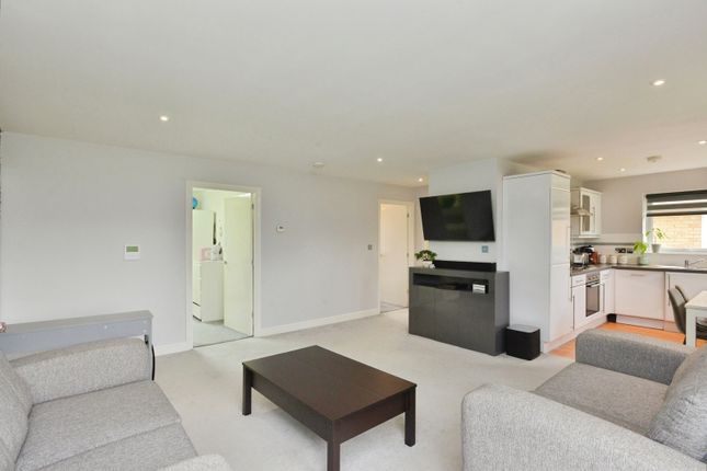 12, Calvie Croft, Buckinghamshire photo 4