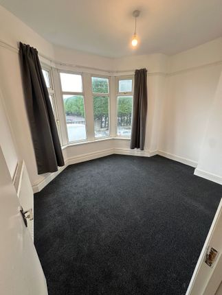 A Bright And Well-Maintained Double Bedroom Featur...