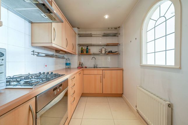 Adventures Court, E14, Docklands photo 3