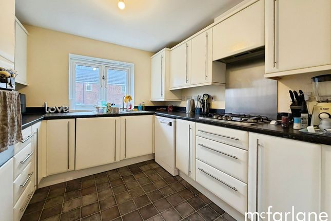 11 Red Lodge Close, Swindon photo 4