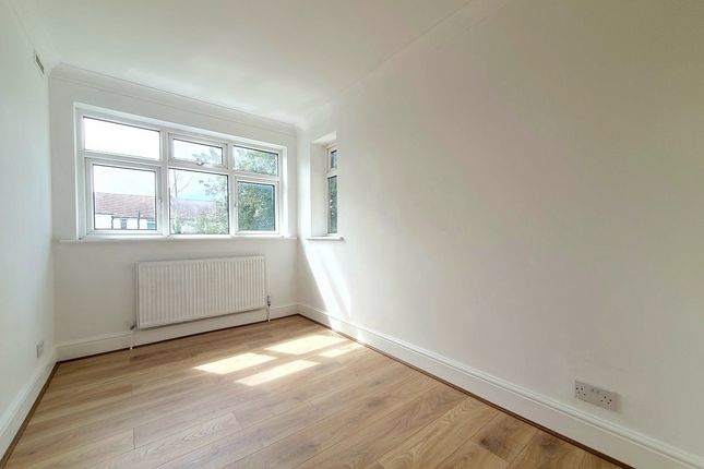Room to rent in Church Street, London