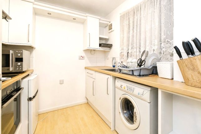 66, Greenslade Road, London photo 4