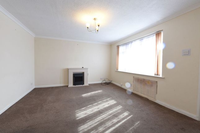 15, Grant Close, Kingswinford photo 2