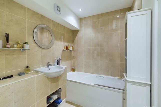 Terraced house for sale in Hollywoods, Courtwood Lane, Forestdale, Croydon