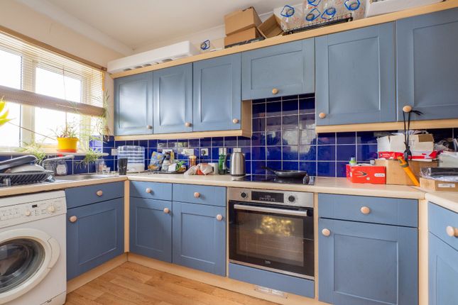 8, Mollison Square, Surrey photo 4