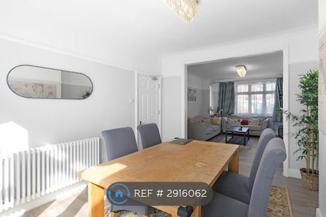 College Avenue, Harrow photo 2