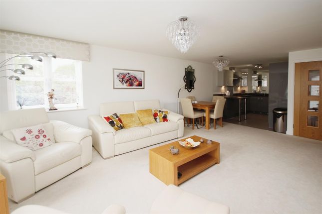 Flat for sale in London Road, Ruscombe, Reading
