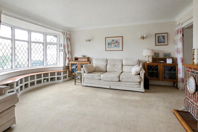 97A, Nutcroft Grove, Fetcham photo 3