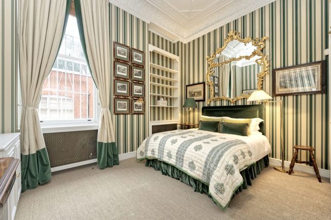 Maisonette to rent in Cadogan Square, Knightsbridge