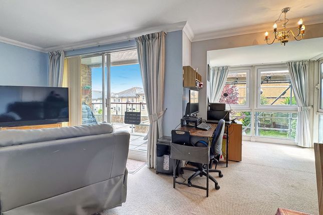 Flat 24, Griffin House Admiral Gardens, Cowes photo 3