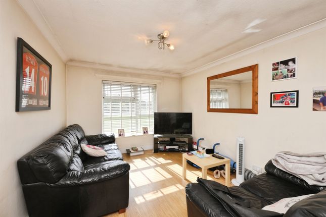 20, Harrington Court, Hertford photo 3