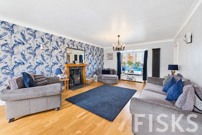 1, Urmond Road, Canvey Island photo 2