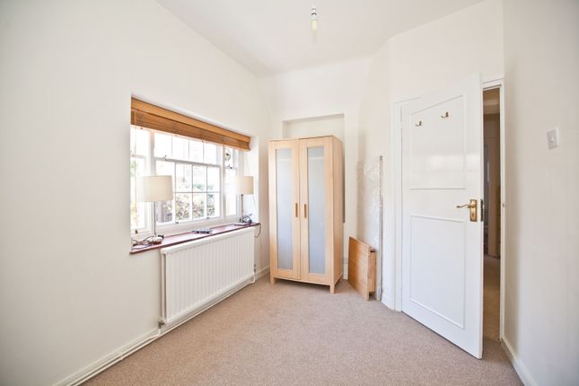 Bungalow to rent in Rusthall Avenue, Bedford Park