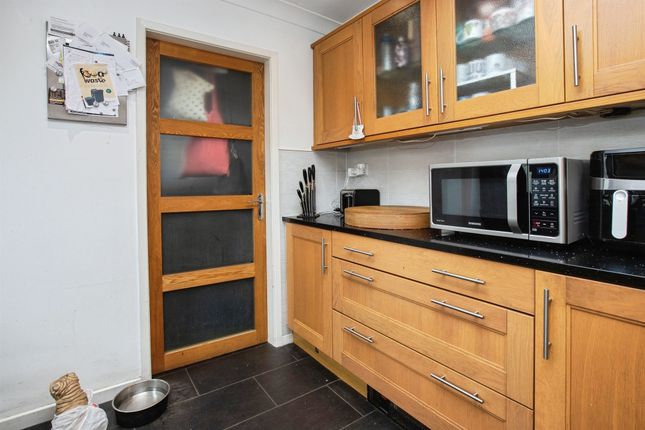 17, Mansfield Road, Alfreton photo 4