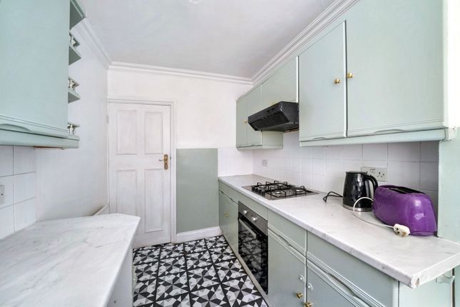 6 Ravensdale Gardens, Hounslow photo 3