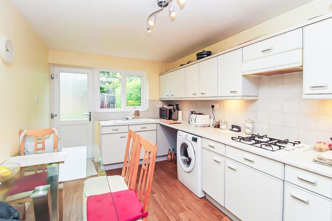 55, Meadow Vale, Wakefield photo 3