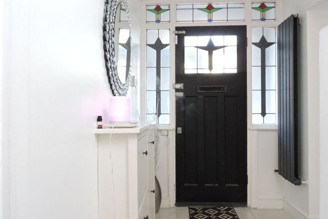 253, Waltham Way, London photo 4