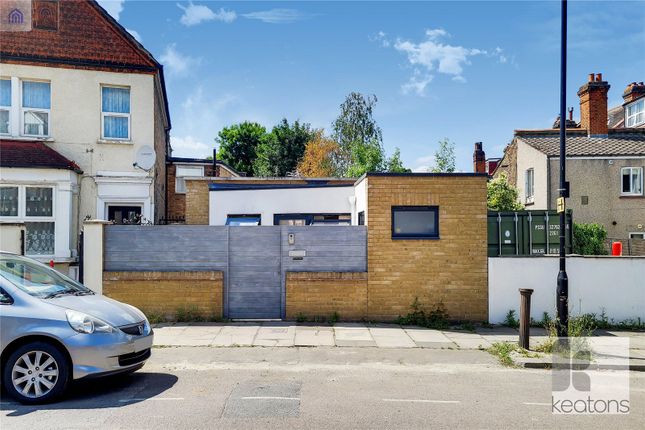 Thumbnail Bungalow for sale in Selborne Road, Harringay, London