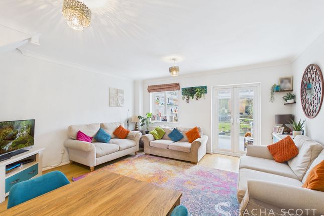 10 Lower Dunnymans, Banstead photo 2