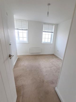 11 Charlie Mews, Alexandra Road, Farnborough photo 4