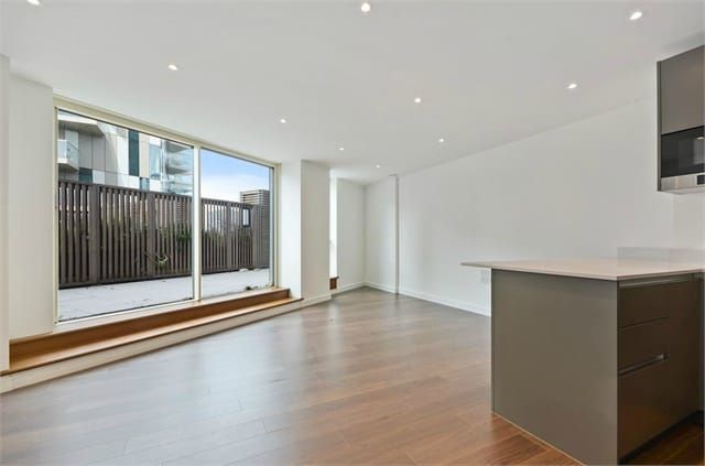 Flat 98, Pinnacle Apartments, Croydon photo 2