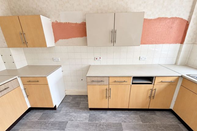 39 Springfield Street, Darwen photo 2