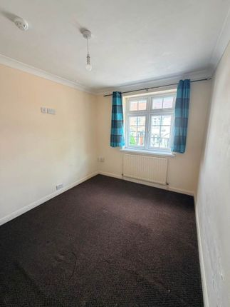 Whalebone Grove, Chadwell Heath photo 5
