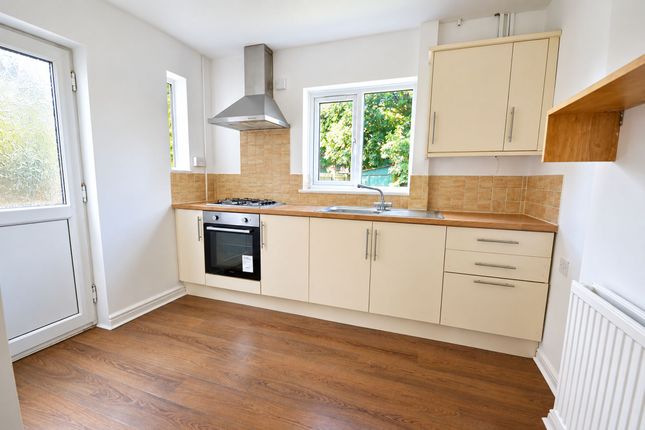 19 Latimer Road, Corby photo 3