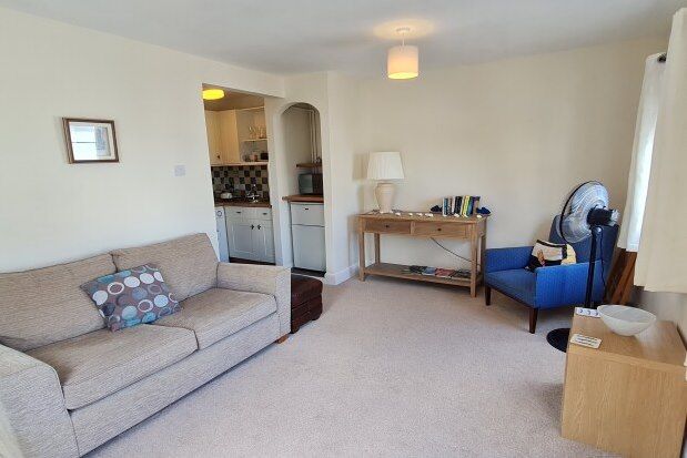 Flat to rent in Pier Road, Seaview