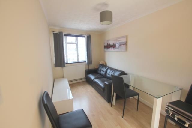 Thumbnail Flat to rent in Romford Road, Manor Park