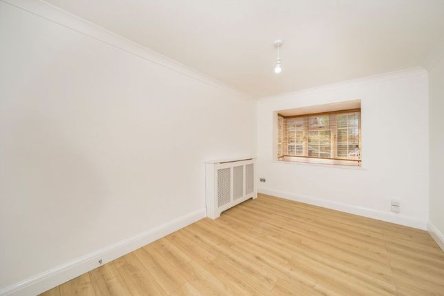 21, Balmoral Way, Sutton photo 4