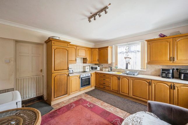 37, Southend, Doncaster photo 4