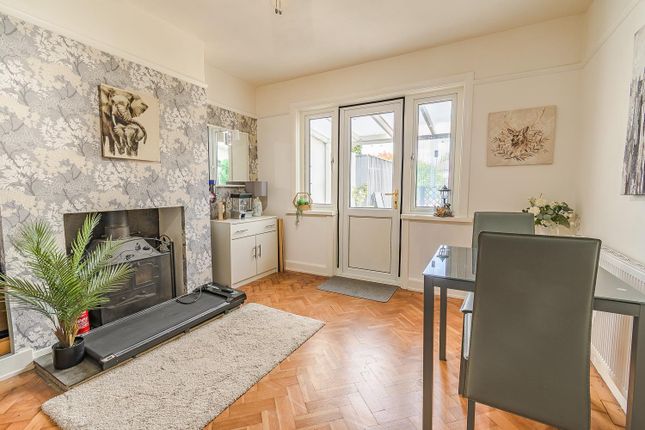 5, Highfield Road, Barry photo 4